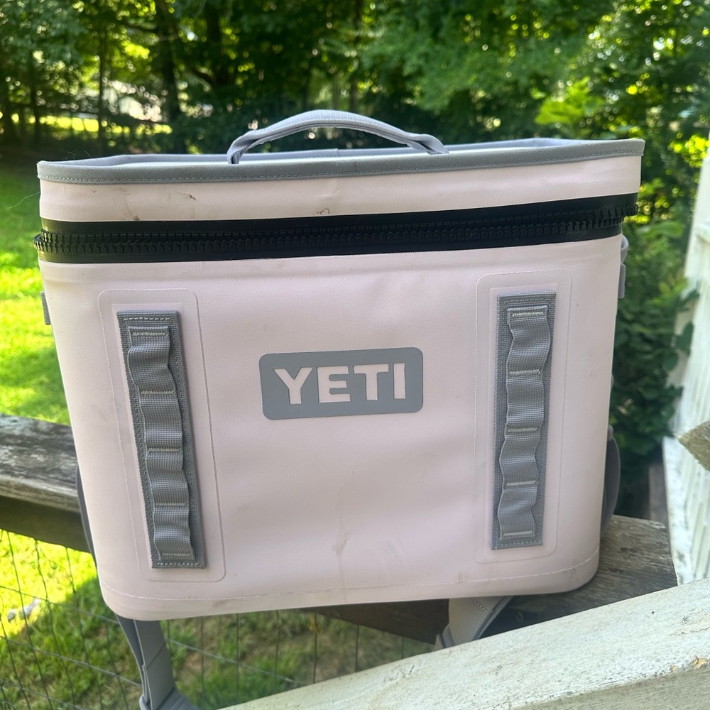 Yeti hopper flip 18
